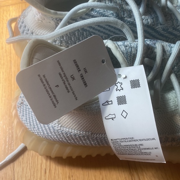 Yeezy Boost 350 V2 - Picture 3 of 10